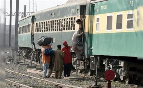 ट्रेन हाइजैक: पाकिस्तानी सरकार का दावा, बलोच लिबरेशन आर्मी से 80 बंधकों ...