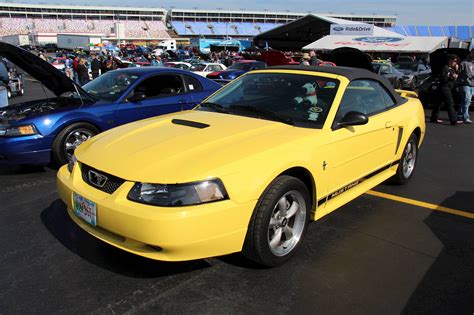 2000 Ford Mustang Base - Coupe 3.8L V6 Manual