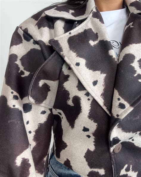 Pink | Ropa | Accesorios | Outfits | Moda on Instagram: "Quite de ahí ...