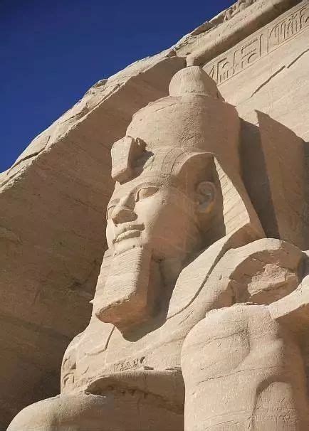 古埃及雕塑的魅力_金字塔