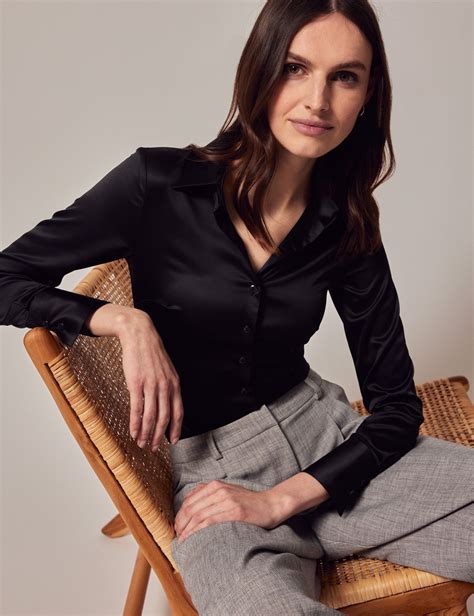 Women's Fitted Shirt with Single Cuff in Black | Hawes & Curtis