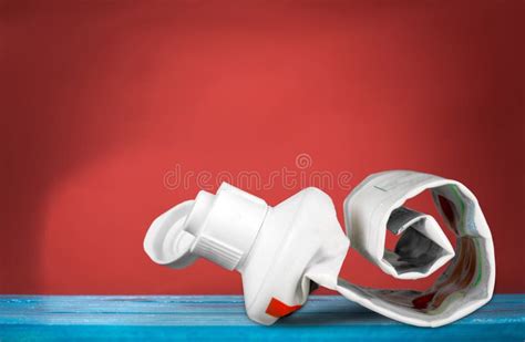 Close Up Toothpaste Tube 的图像结果