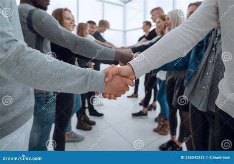 Business People Shaking Hands 的图像结果