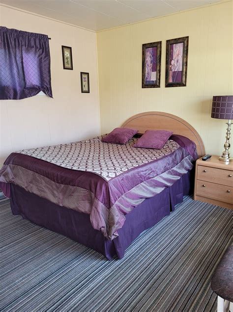 PINE GROVE MOTEL (Northbrook, Ontario, Canada) - Hotel Reviews & Photos ...