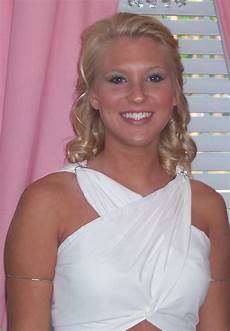 Toga Hairstyles by The Aisle Styles More Toga 70 S Toga Hairstyles