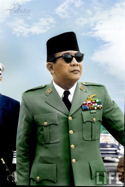 gambar soekarno hitam putih