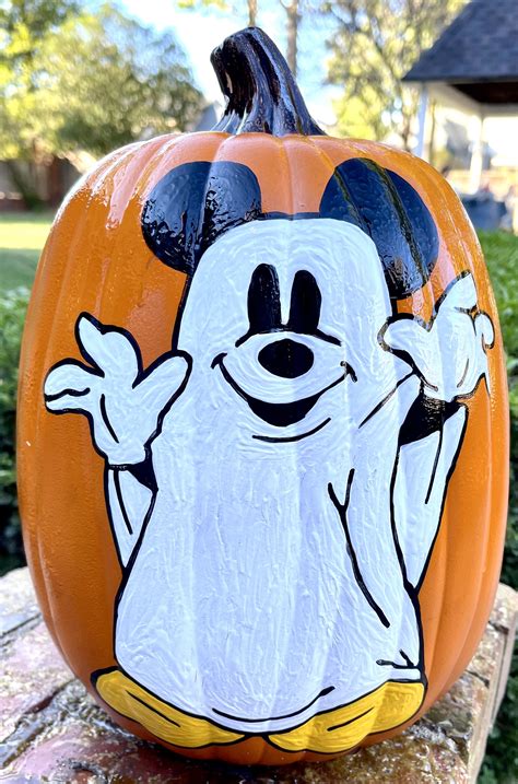 Pin by Maddie Turner on Halloween | Disney pumpkin painting, Creative ...
