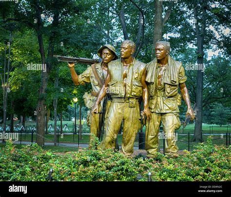 The Three Soldiers statue at the Vietnam Veterans Memorial, Washington ...
