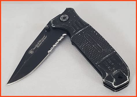SMITH & WESSON SWEX2S Extreme Ops Lockback Knife - 40% Serrated Drop ...