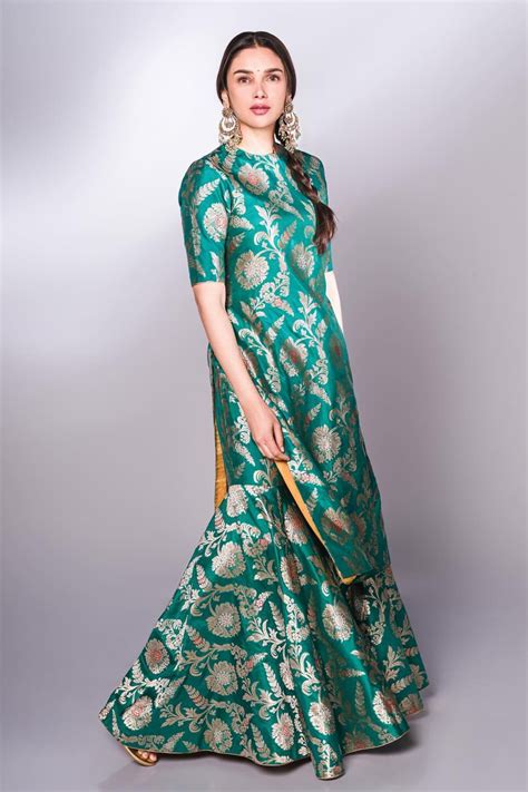 Aditi Rao Hydari in Raw Mango - Elahe