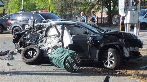 NJ Transit train strikes car on tracks in Fair Lawn