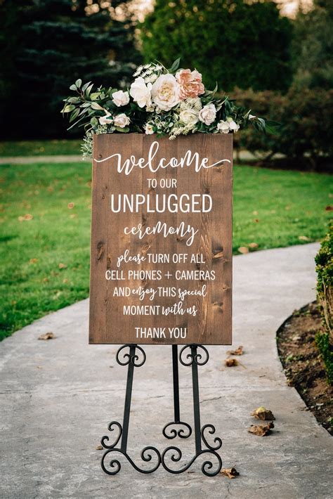 30+ Wedding Welcome Sign Ideas 2024 [Ultimate Guide & Wording]
