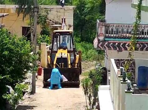 Covid patient’s body shifted to burial ground in JCB in Telangana