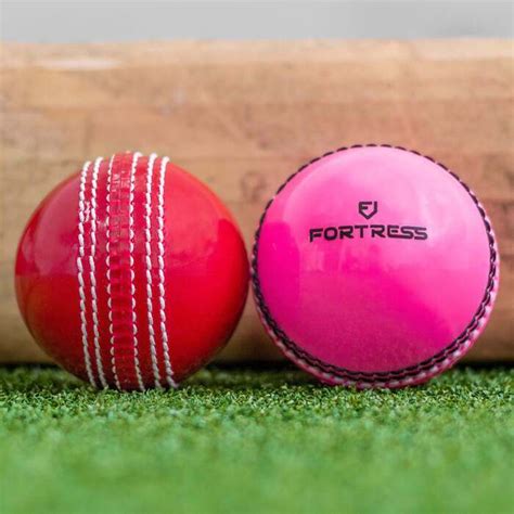 Cricket 'Incrediballs' [Box of 6] | Net World Sports