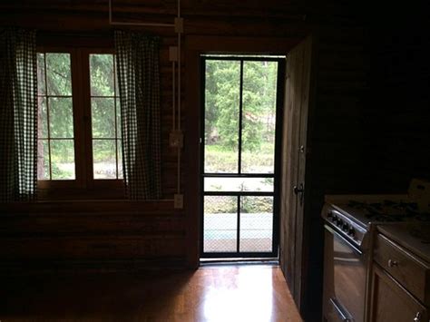GRIZZLY LODGE (Silver Gate) - Lodge Reviews, Photos, Rate Comparison ...