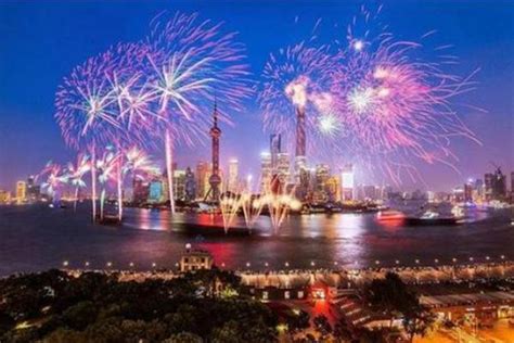 上海外滩跨年前一刻迎最大客流 瞬时客流逾9万|客流|江堤|外滩_新浪新闻