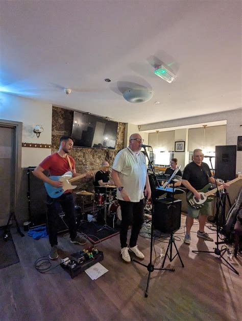 Distant Sun @ The Three Churches, The Three Churches - aka Garthland ...