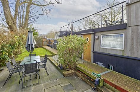 You Can Now Live on Duende, the Houseboat Where Richard Branson Started ...