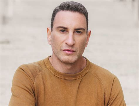 Scott Lyons, psicólogo holístico: “La adicción al drama es contagiosa”