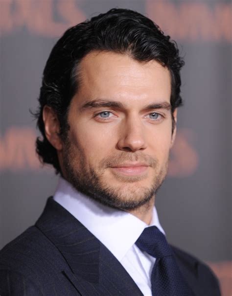 Henry Cavill height, weight and biceps size. Make sure, he is terrific!