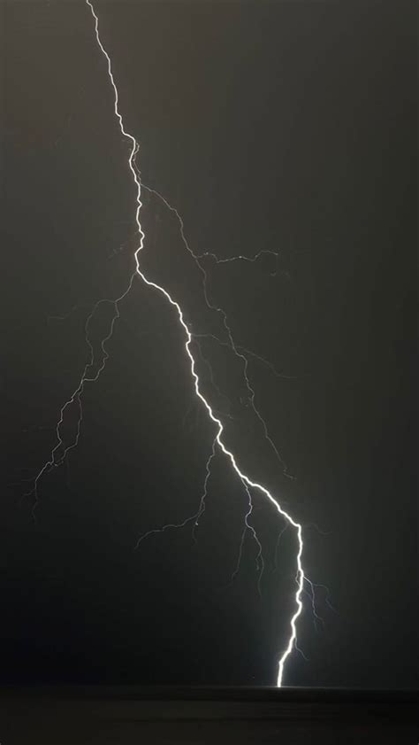 Lightning Over Water 的图像结果
