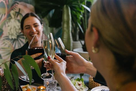 Services 2 — Bar Eden Lounge at Paradiso