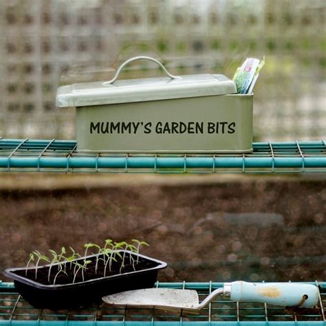 Save money by buying used gardening equipment! | homify