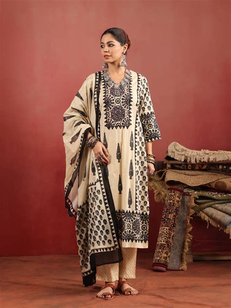 Shivangi Ajrakh Suit Set – desirang.in