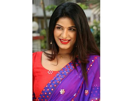 'Jaanam' to ‘Munna Mawali’: Best Bhojpuri films of Poonam Dubey you ...