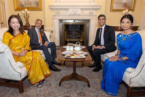 Jaishankar visits Swaminarayan temple in London, prays for prosperity ...