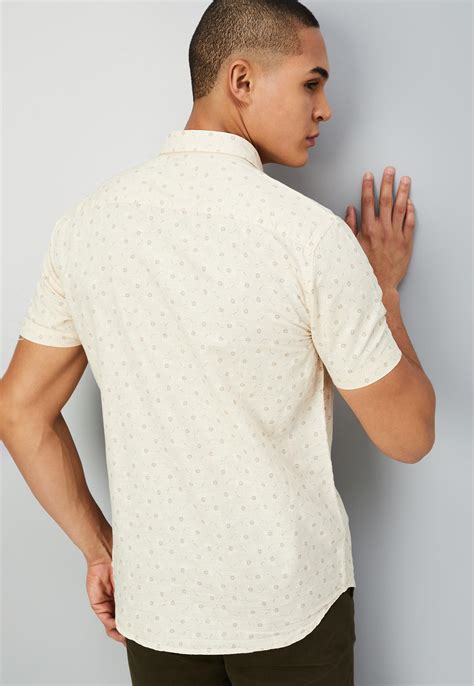 Buy Men Printed Slim Fit Smart Casual Shirt Online at just Rs. 999.0 ...