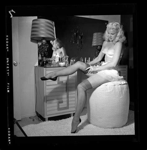 Bunny Yeager : r/vintagepinup