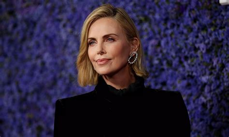Charlize Theron says Uma Thurman deserved Oscar for 'Kill Bill'