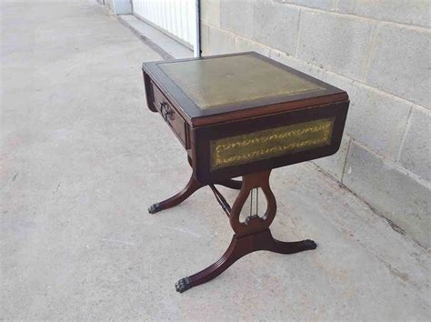 Mesa auxiliar antigua estilo inglés Regency. Mueble mesita mesilla de ...