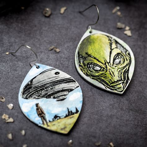 Alien Earrings 的图像结果