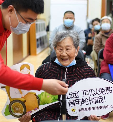 给老年人提供便利！北京这几个社区出行困难老人可申请免费坐车拿药_京报网