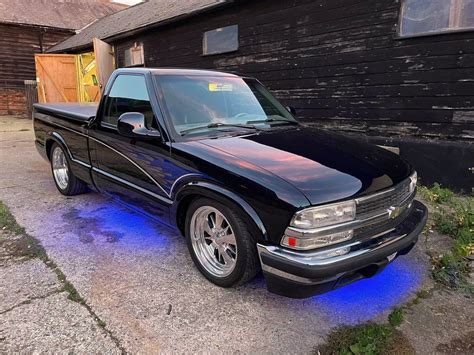 2000 Chevrolet S10 Custom Pickup in Vans & Pickups on CINEMOTO - Vehicle Supply - Film & TV