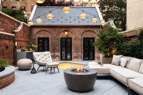 This Renovated New York Brownstone’s Handsome Garden Is the Real Star ...