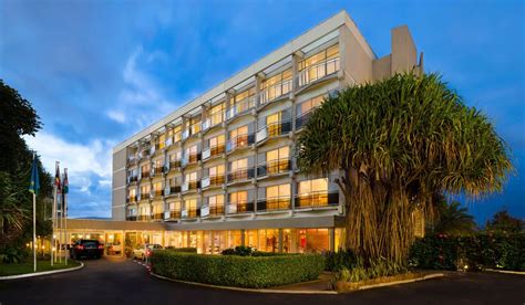 Ansari visits iconic Rwanda hotel