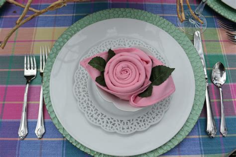 How To Fold Napkin Like Rose at Carroll Zabala blog