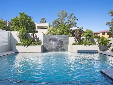 Expensive Pools 的图像结果