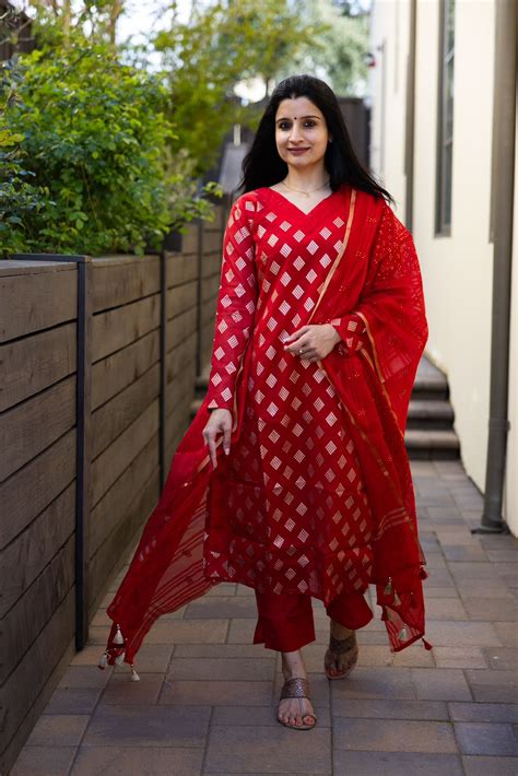 FIYA STITCHED – efwbyfathimastore