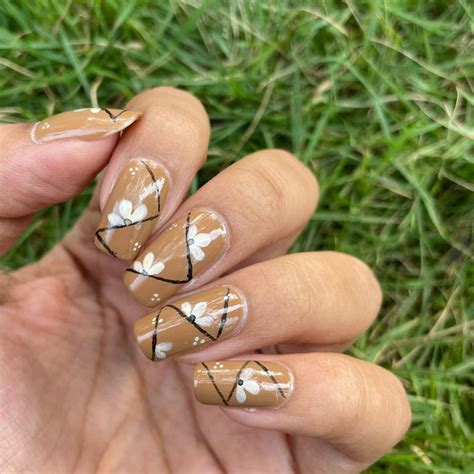 DeBelle Gel Nail Lacquer Caramel Auburn(Caramel Brown Nail Polish), 8ml ...