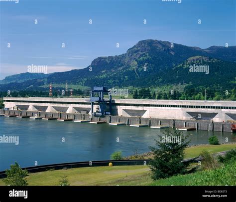 Bonneville Dam on the Columbia River Gorge Oregon Stock Photo - Alamy