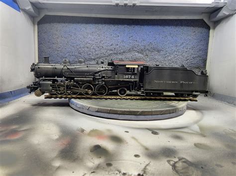 Dual gauge, same scale! featuring 60007 "Sir Nigel Gresley" and "Prince" the Small England : r ...