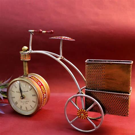 Iron Painted Cycle Pen Stand with Clock - WINNKRAFT – Winnkraft