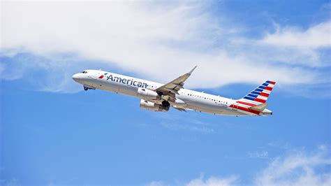 How Does American Airlines' AAdvantage Business Loyalty Program Work?