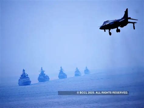 Flares from several warships - Amazing pictures from IFR 2016 ...