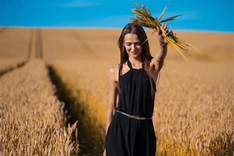 Country Woman 的图像结果