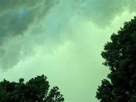 Sky turns green in South Dakota, residents capture rare phenomenon; see ...